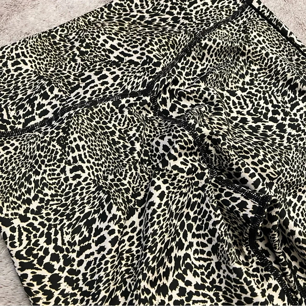 Nike Woman’s Dri Fit Leggings - Picture 4 of 5